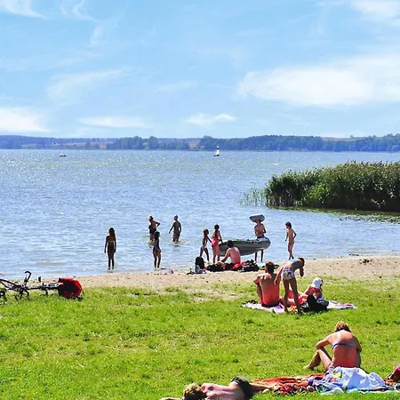 Ferienhaeuser Am Kummerower In