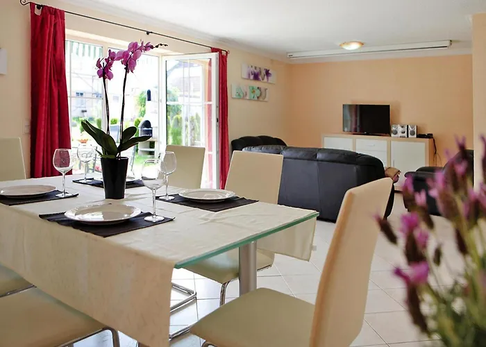 Ferienhaeuser Am Kummerower In